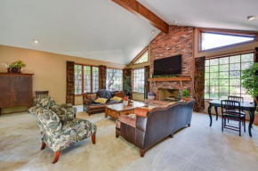 Expansive Payson Golf Retreat with Games and Hot Tub!